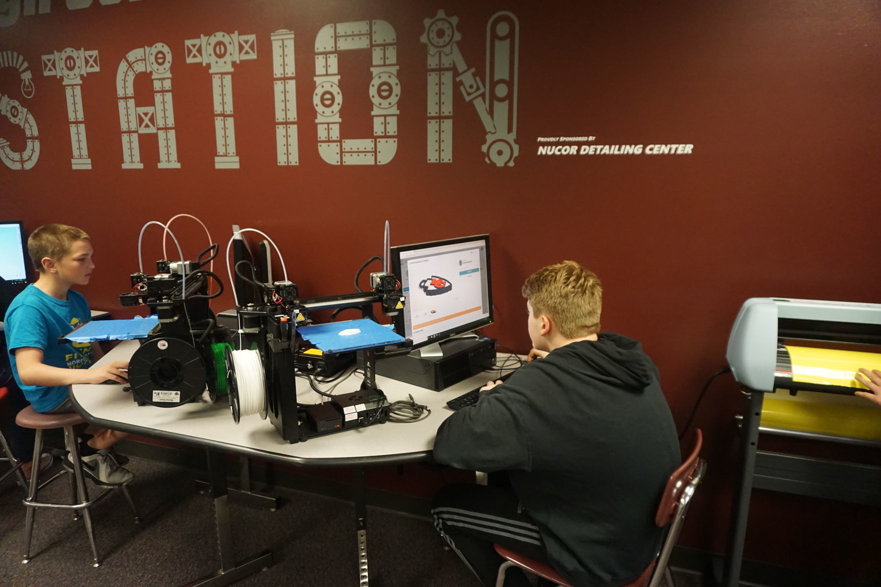 Norfolk Junior High Students use 3D printers, other manufacturing equipment